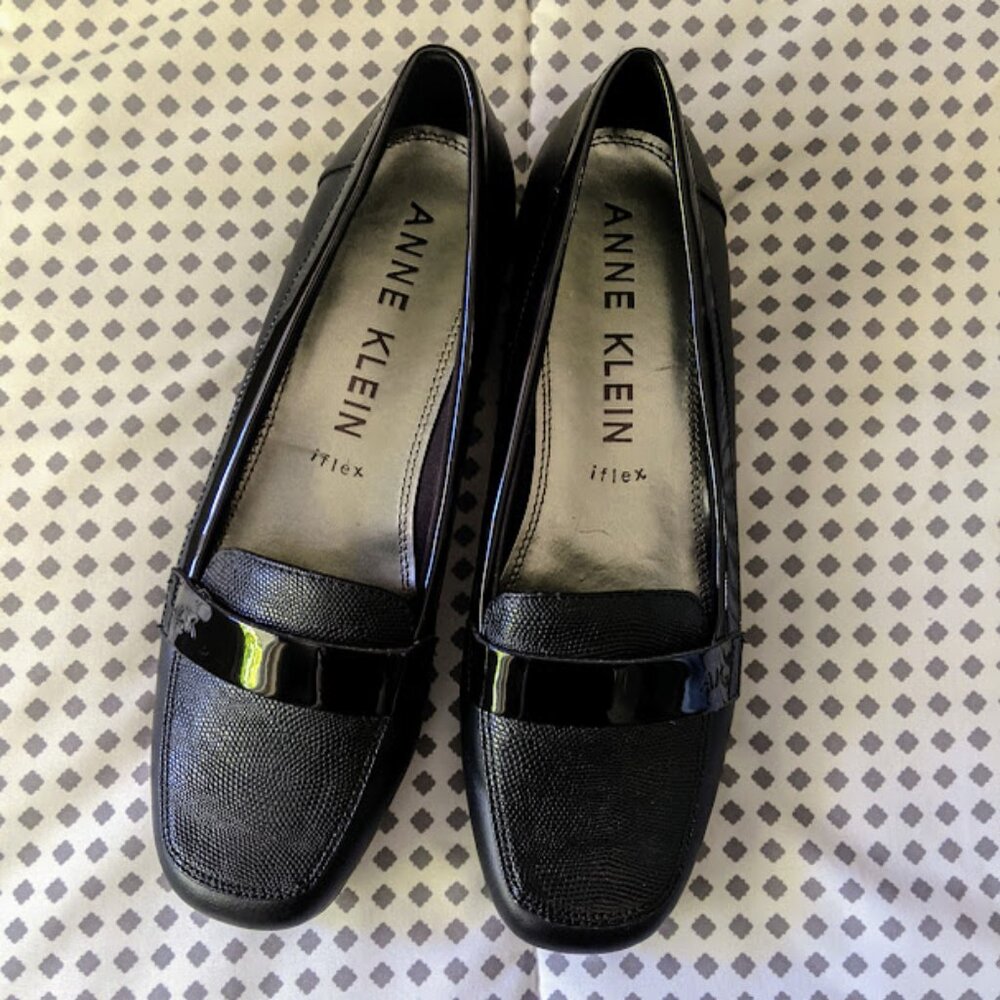Ladies Anne Klein flats